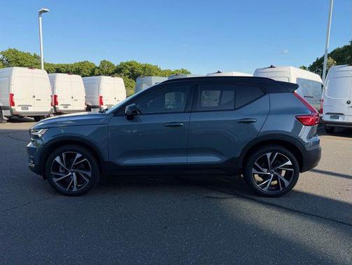 Thunder Gray Metallic 2021 Volvo XC40 T5 R-Design