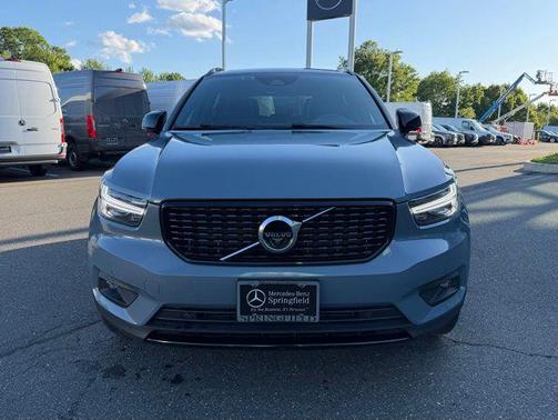 Thunder Gray Metallic 2021 Volvo XC40 T5 R-Design