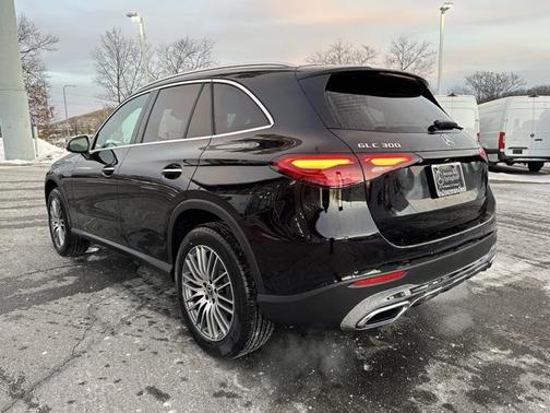 2026 Mercedes-Benz GLC 300 4MATIC