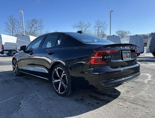 2024 Volvo S60 B5 Plus Dark Theme