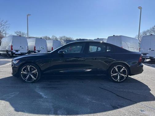 2024 Volvo S60 B5 Plus Dark Theme