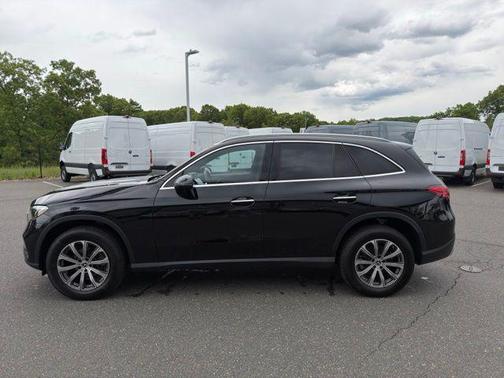 Obsidian Black Metallic 2024 Mercedes-Benz GLC 300 4MATIC