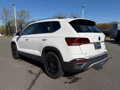 Pure White 2023 Volkswagen Taos 1.5T SE