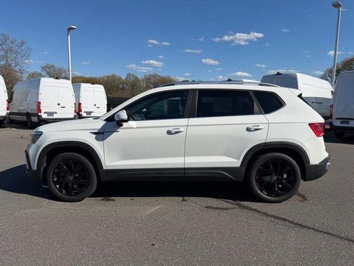 Pure White 2023 Volkswagen Taos 1.5T SE