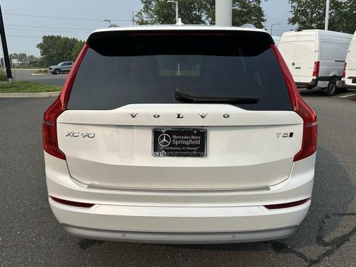 2022 Volvo XC90 T5 Momentum