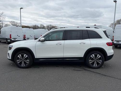 Polar White 2026 Mercedes-Benz GLB 250 4MATIC