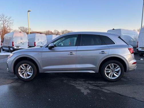 2022 Audi Q5 45 S line Premium