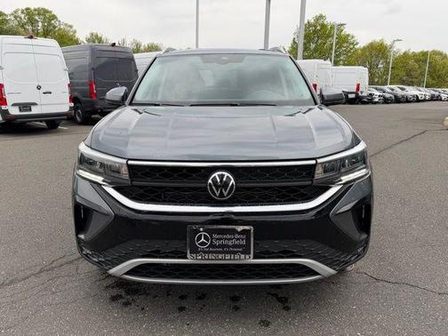 Platinum Gray Metallic 2024 Volkswagen Taos 1.5T SE
