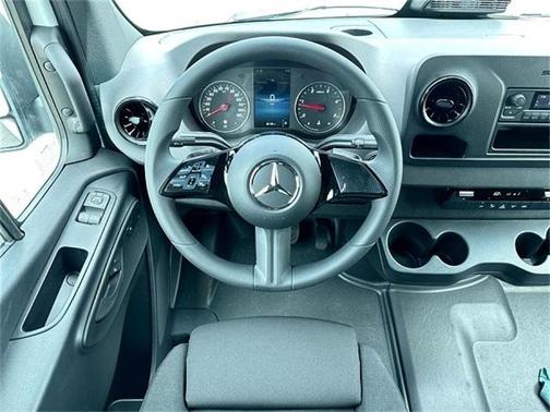 2025 Mercedes-Benz Sprinter 2500 Standard Roof