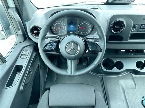 2025 Mercedes-Benz Sprinter 2500 Standard Roof