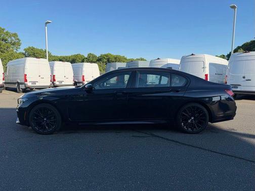 Carbon Black Metallic 2020 BMW 750 i xDrive