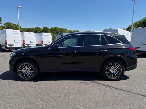 Obsidian Black Metallic 2023 Mercedes-Benz GLC 300 4MATIC