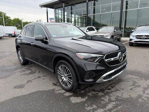 Obsidian Black Metallic 2023 Mercedes-Benz GLC 300 4MATIC
