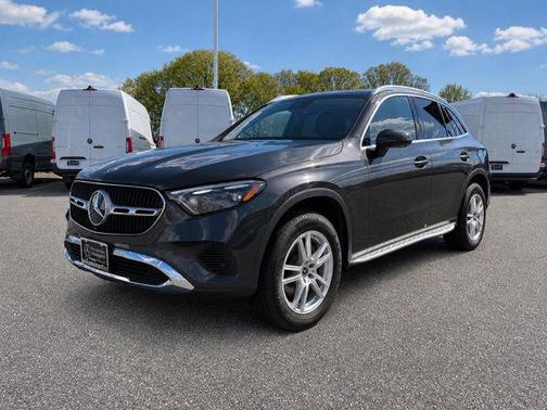 Graphite Gray Metallic 2023 Mercedes-Benz GLC 300 4MATIC