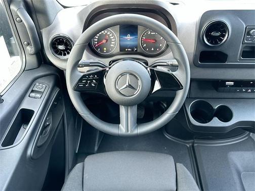 2025 Mercedes-Benz Sprinter 2500 Standard Roof