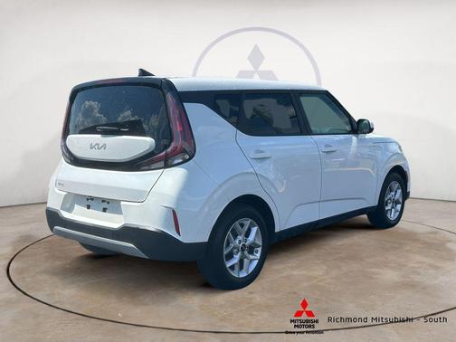 Snow White Pearl 2024 Kia Soul LX