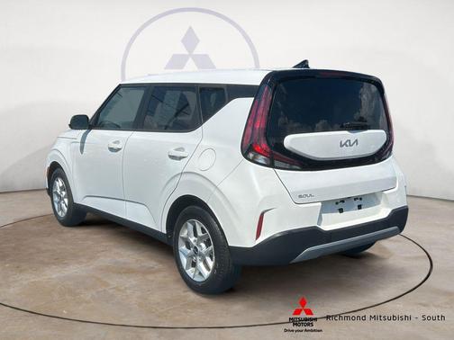 Snow White Pearl 2024 Kia Soul LX