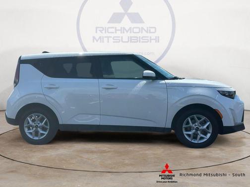 Snow White Pearl 2024 Kia Soul LX