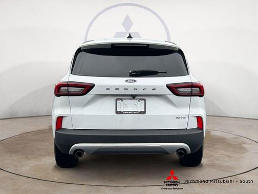 Oxford White 2023 Ford Escape Active