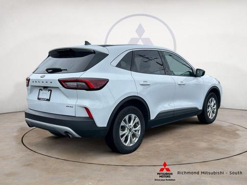 Oxford White 2023 Ford Escape Active