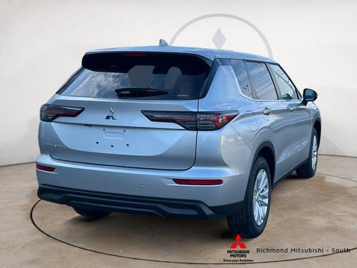 Alloy Silver Metallic 2026 Mitsubishi Outlander ES