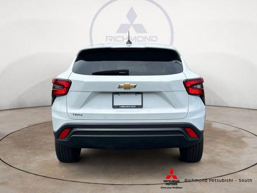 Summit White 2024 Chevrolet Trax LS