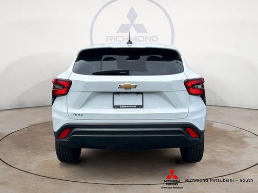 Summit White 2024 Chevrolet Trax LS