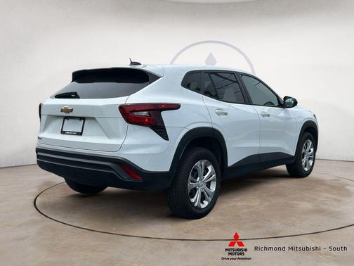 Summit White 2024 Chevrolet Trax LS