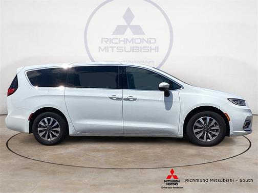2023 Chrysler Pacifica Hybrid Touring L
