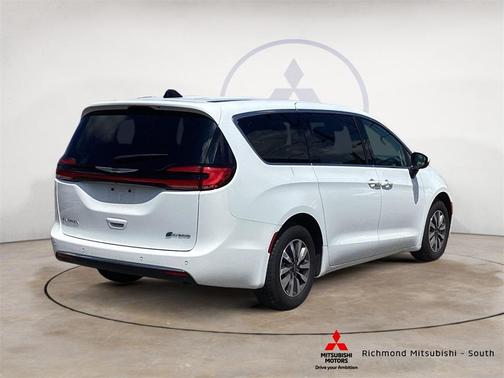 2023 Chrysler Pacifica Hybrid Touring L