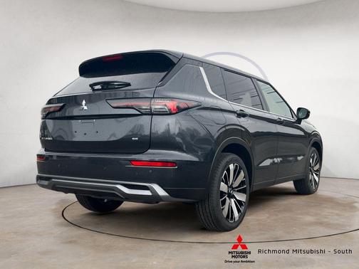 Graphite Gray 2026 Mitsubishi Outlander SE