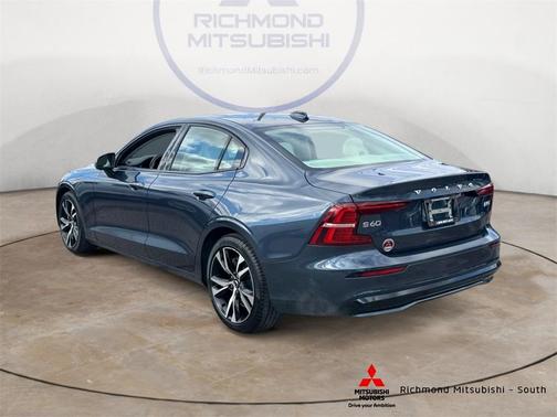 2023 Volvo S60 B5 Core Dark Theme