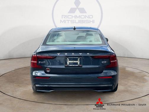 2023 Volvo S60 B5 Core Dark Theme