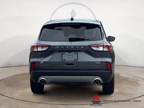 Gray Metallic 2022 Ford Escape SE