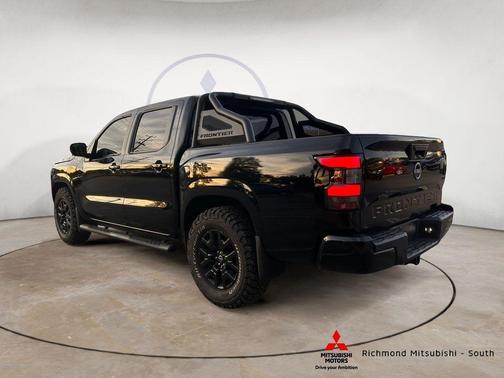Black 2023 Nissan Frontier SV