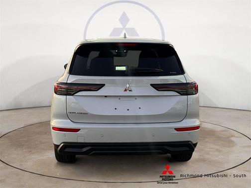2026 Mitsubishi Outlander ES