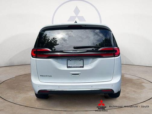 Bright White Clearcoat 2023 Chrysler Pacifica Touring-L