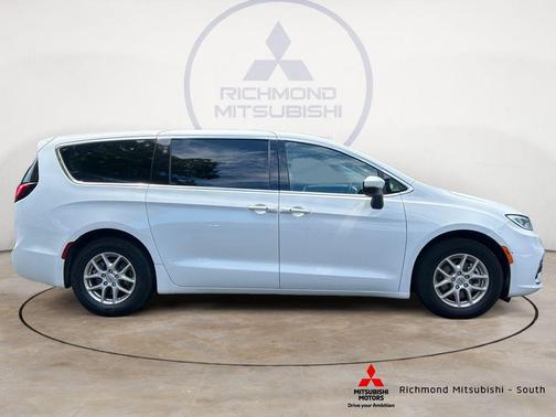 Bright White Clearcoat 2023 Chrysler Pacifica Touring-L