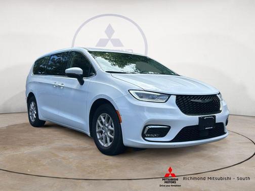 Bright White Clearcoat 2023 Chrysler Pacifica Touring-L