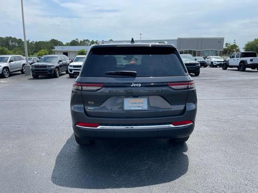 Metallic 2022 Jeep Grand Cherokee 4xe Base