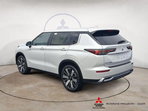 White Diamond 2026 Mitsubishi Outlander SE
