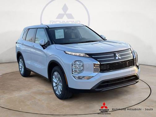 White Diamond 2026 Mitsubishi Outlander ES