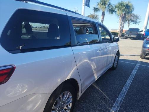 2016 Toyota Sienna XLE Premium