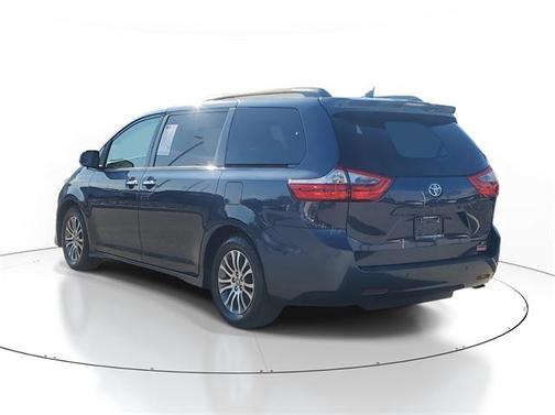 2020 Toyota Sienna XLE