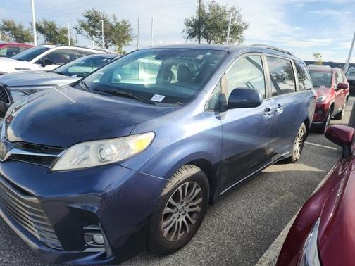 2020 Toyota Sienna XLE