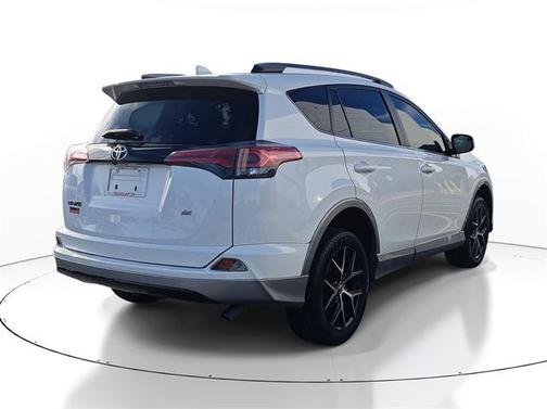 2018 Toyota RAV4 SE