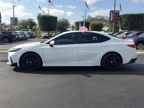 2025 Toyota Camry SE