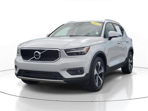 2021 Volvo XC40 T4 Momentum