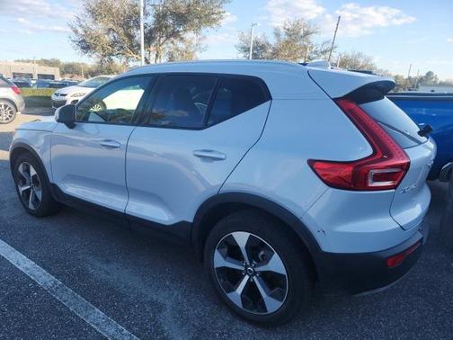 2021 Volvo XC40 T4 Momentum