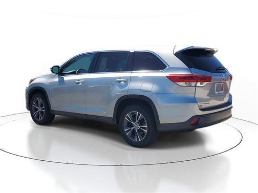 2019 Toyota Highlander LE I4